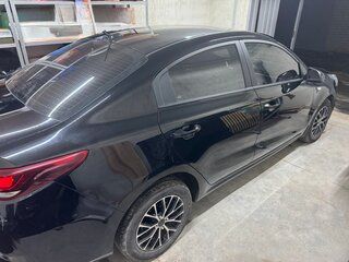 2021 Kia Rio IV Рестайлинг, чёрный, 1800000 рублей, вид 2