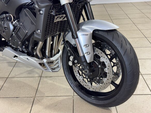 2011 Yamaha FZ1, серебристый, 695000 рублей - вид 11