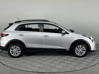 2021 Kia Rio X IV Рестайлинг, серебристый, 1410000 рублей, вид 4