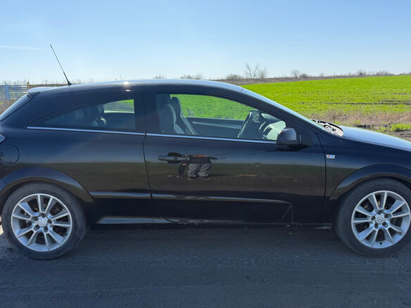 2008 Opel Astra GTC H Рестайлинг, чёрный, 450000 рублей - вид 4