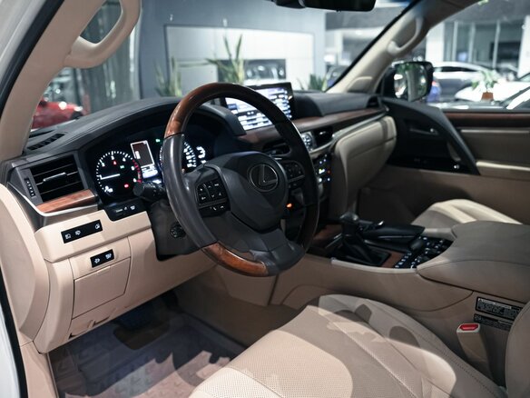 2016 Lexus LX 450d III Рестайлинг 2, белый, 6950000 рублей - вид 9