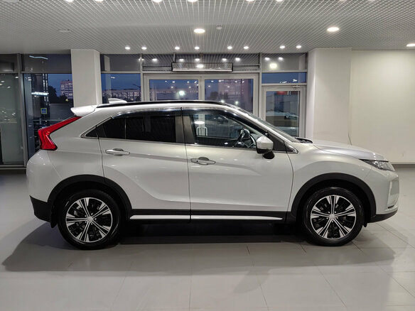2019 Mitsubishi Eclipse Cross I, серебристый, 1797000 рублей - вид 3