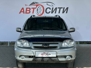 2013 Chevrolet Niva I Рестайлинг, серебристый, 486000 рублей, вид 2