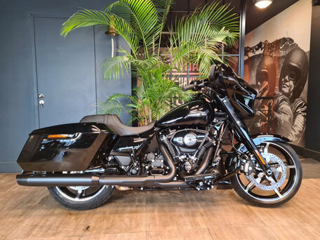 2024 Harley-Davidson Street Glide, чёрный, 3950000 рублей, вид 2