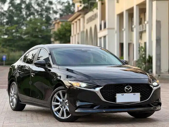 2023 Mazda 3 Axela IV (BP), чёрный, 1650000 рублей - вид 2