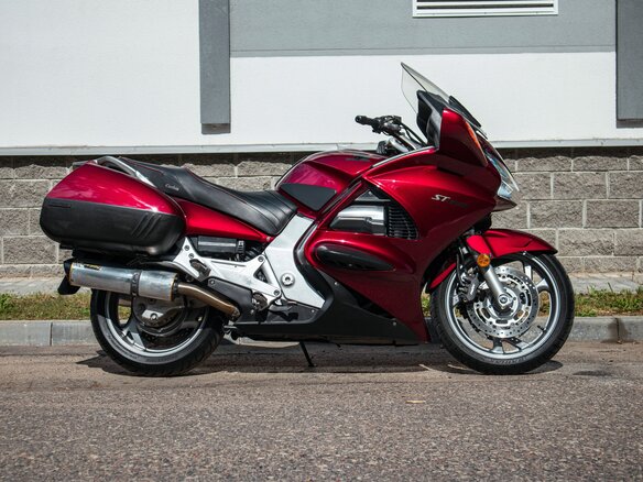 2005 Honda ST 1300, красный, 500000 рублей - вид 2