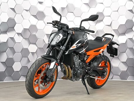 2023 KTM 890 Duke GP, чёрный, 899000 рублей, вид 2