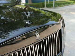 2026 Rolls-Royce Cullinan Black Badge I Рестайлинг (Series II), чёрный, 64990000 рублей, вид 5