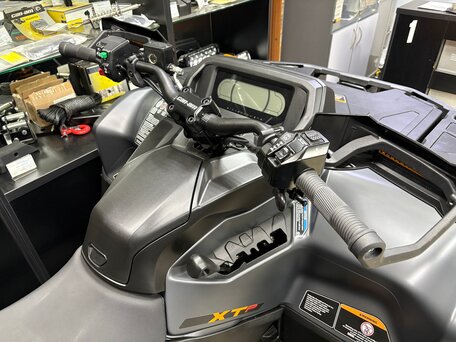 2026 BRP Can-Am Outlander Max XT-P 1000R, серый, 2800000 рублей, вид 2