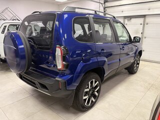 2026 Lada (ВАЗ) Niva Travel I Рестайлинг, синий, 1785900 рублей, вид 3