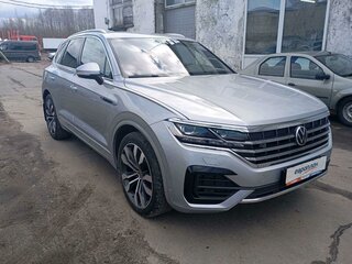 2021 Volkswagen Touareg III, серый, 5130000 рублей, вид 2
