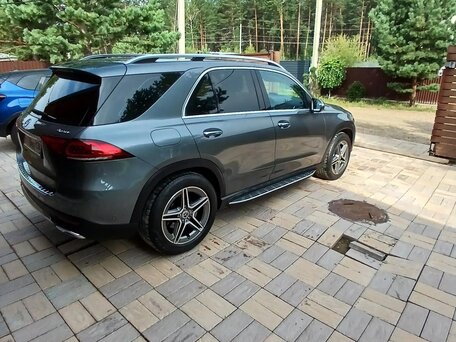 2020 Mercedes-Benz GLE 300 d II (V167), серый, 6300000 рублей, вид 2