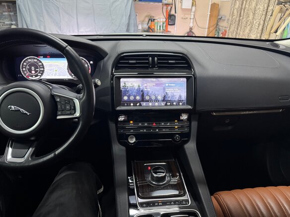 2018 Jaguar F-Pace I, серебристый, 4500000 рублей - вид 6