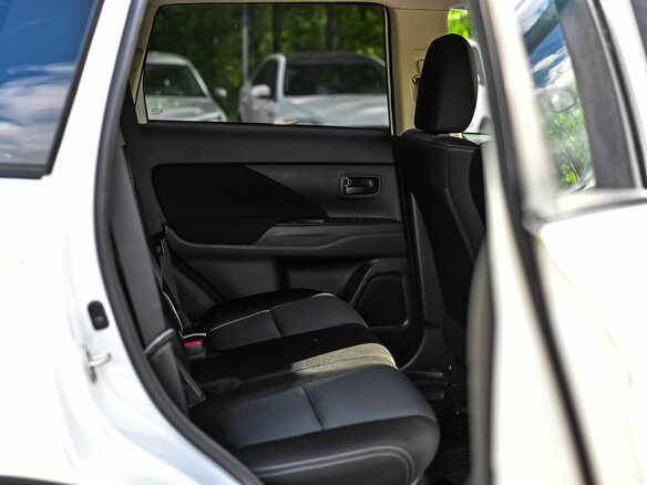 2018 Mitsubishi Outlander III Рестайлинг 2, белый - вид 12