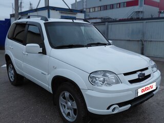 2011 Chevrolet Niva I Рестайлинг, белый, 650000 рублей, вид 3