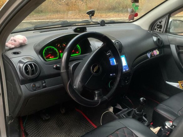 2010 Chevrolet Aveo I Рестайлинг, серебристый, 120000 рублей - вид 5