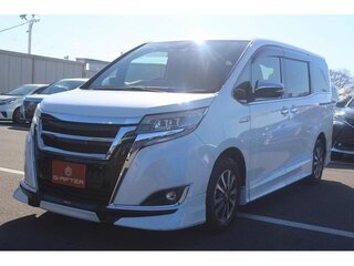 2018 Toyota Esquire I Рестайлинг, белый, 1900111 рублей, вид 3