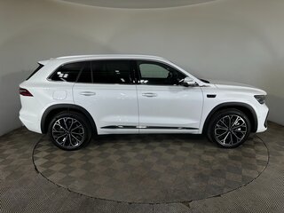 2025 Geely Monjaro (Xingyue L) I Рестайлинг 2 (China Market), белый, 4160000 рублей, вид 4