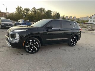 2021 Mitsubishi Outlander IV, чёрный, 2950000 рублей, вид 4