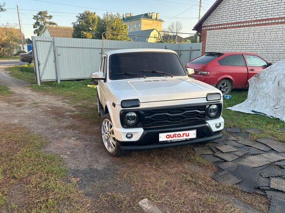 2016 Lada (ВАЗ) 2121 (4x4) I Рестайлинг, белый, 800000 рублей - вид 1