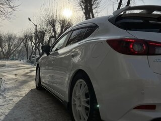 2017 Mazda Axela III Рестайлинг, белый, 1500000 рублей, вид 2