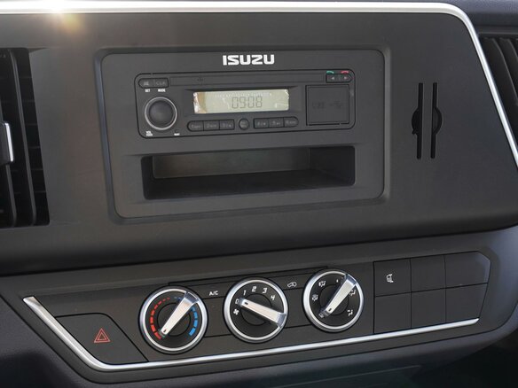 2023 Isuzu Elf (N-series), белый, 4090000 рублей - вид 6
