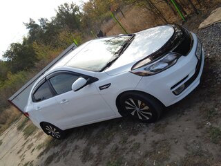 2017 Kia Rio III Рестайлинг, белый, 1050000 рублей, вид 5