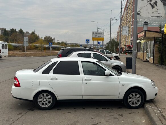 2013 Lada (ВАЗ) Priora I Рестайлинг, белый, 450000 рублей - вид 2