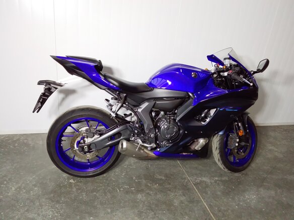 2022 Yamaha YZF-R7, синий, 799000 рублей - вид 5