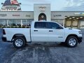 2026 Ram 1500 Crew Cab eTorque V Рестайлинг, белый - вид 1