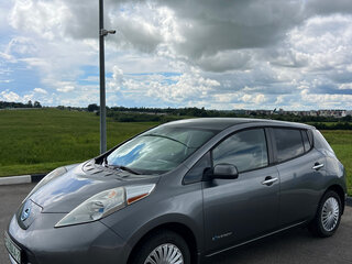 2014 Nissan Leaf I (ZE0/AZE0), серый, 775300 рублей, вид 1