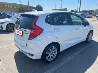 2019 Honda Fit III Рестайлинг, белый, 1260000 рублей, вид 4