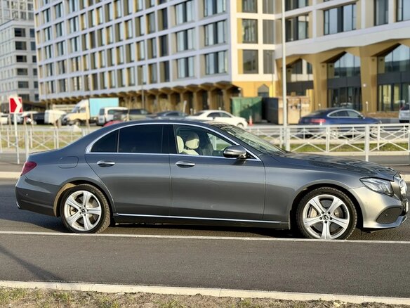 2017 Mercedes-Benz E-Класс 400 V (W213, S213, C238), серый, 2790000 рублей - вид 5