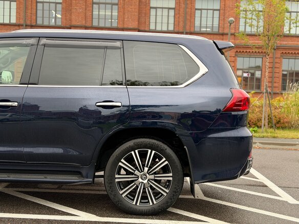 2018 Lexus LX 570 III Рестайлинг 2, синий, 7145000 рублей - вид 8