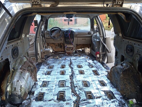 2001 Dodge Caravan Grand IV, серебристый, 600000 рублей - вид 16