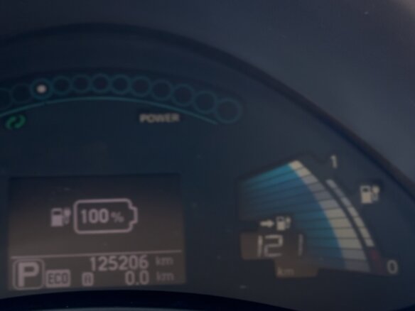 2014 Nissan Leaf (EM57) I (ZE0/AZE0), серый, 725000 рублей - вид 19