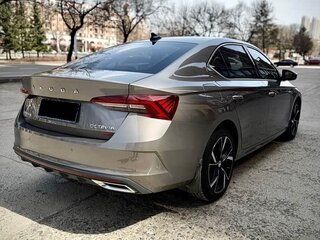 2022 Skoda Octavia IV (A8), серебристый, 2143000 рублей, вид 4