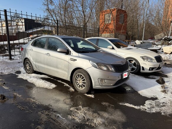 2012 Kia Rio 4-speed III, серебристый, 800000 рублей