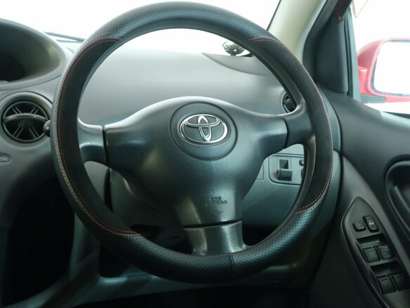 2002 Toyota Vitz I (P10), красный, 479000 рублей - вид 10