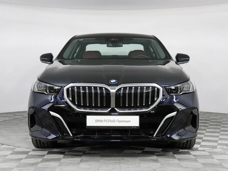 2025 BMW 5 серии Long 530Li xDrive VIII (G60/G61/G68), синий, 8550000 рублей, вид 2