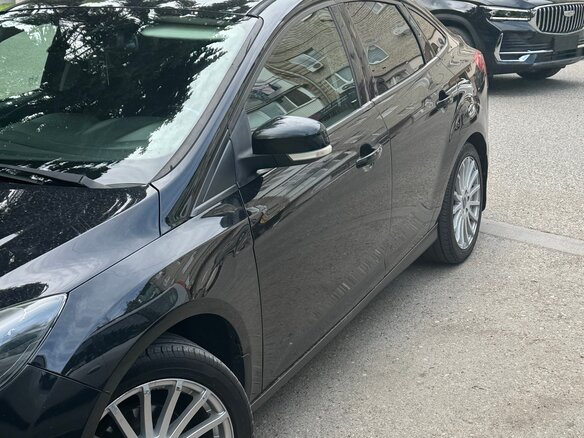2011 Ford Focus III, чёрный, 850000 рублей - вид 2
