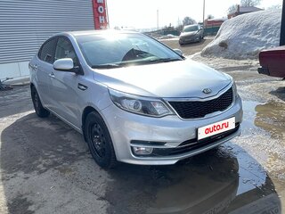 2017 Kia Rio III Рестайлинг, серебристый, 850000 рублей, вид 2
