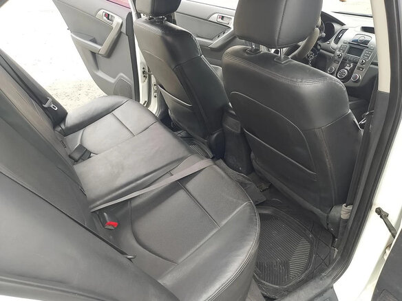 2012 Kia Forte I, белый, 1150000 рублей - вид 9