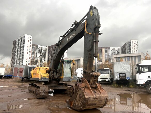 2010 Volvo EC, жёлтый, 6500000 рублей - вид 2