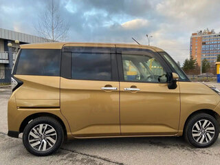 2019 Toyota Tank I, золотистый, 1400000 рублей, вид 3
