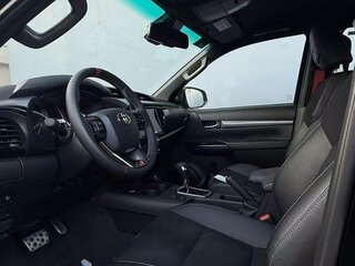 2025 Toyota Hilux VIII Рестайлинг 2, чёрный, 9230000 рублей, вид 5