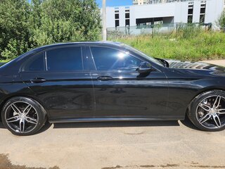 2016 Mercedes-Benz E-Класс 200 V (W213, S213, C238), чёрный, 2700000 рублей, вид 4