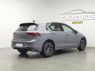 2022 Volkswagen Golf VIII, серебристый, 1680000 рублей, вид 2
