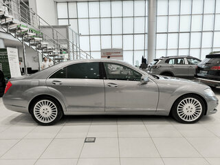2010 Mercedes-Benz S-Класс 500 Long V (W221) Рестайлинг, серый, 1700000 рублей, вид 4