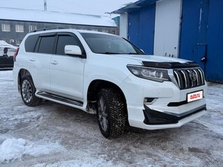 2018 Toyota Land Cruiser Prado 150 Series Рестайлинг 2, белый, 4950000 рублей, вид 3
